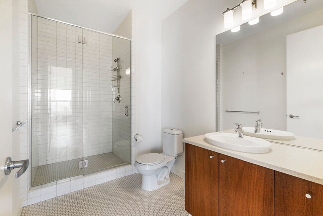 Building Photo - The Civic - 2 bed/2 bath, east facing 16th...