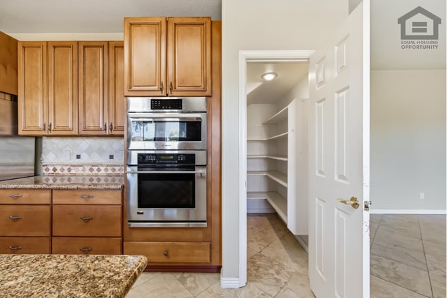 Building Photo - 5Bed/3Bath House at 67th Ave/Deer Valley Rd! Ready for Immediate Move-In! -- GOLF COURSE VIEWS! R...