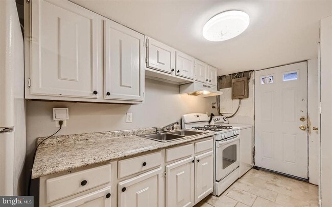 Building Photo - 2129 Parksley Ave