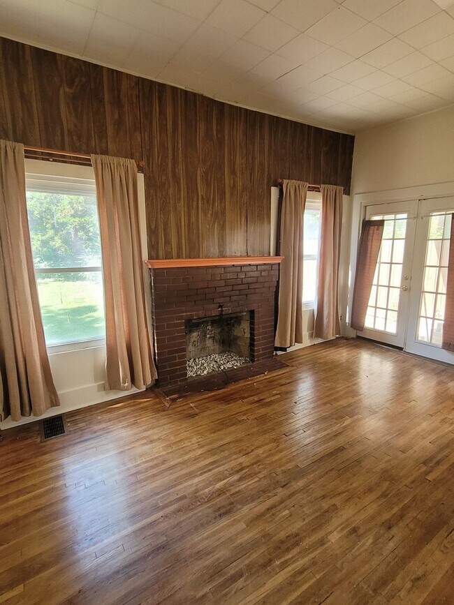 Building Photo - 1404 Bass Ave