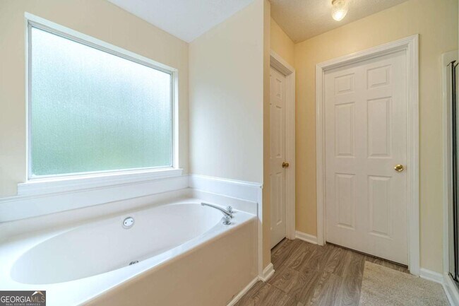 Building Photo - 4201 Crestside Ridge SW