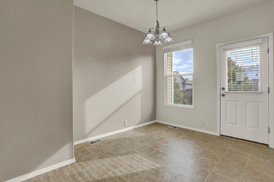 Building Photo - Updated 2-Bed Townhome Just Minutes from F...