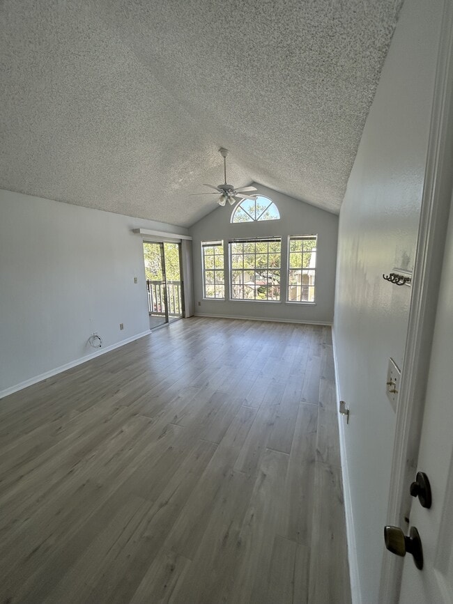 Building Photo - 1055 S Hiawassee Rd