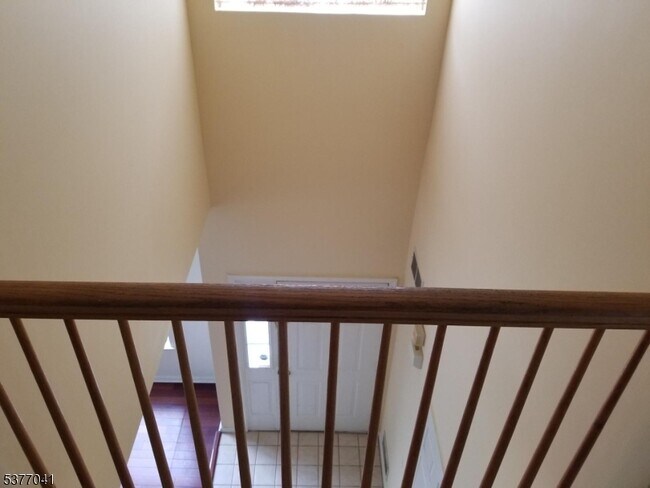Building Photo - 156 Gladstone Dr