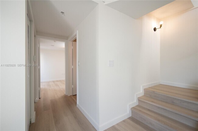 Building Photo - 1712 SW 2nd Ave