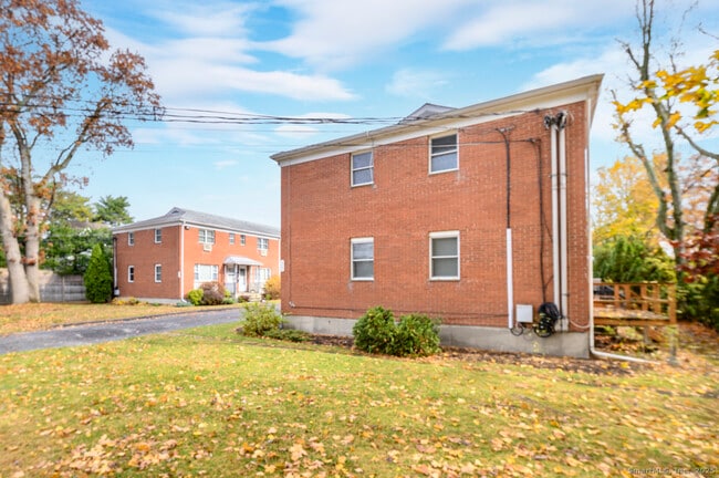 Building Photo - 922 Shippan Ave