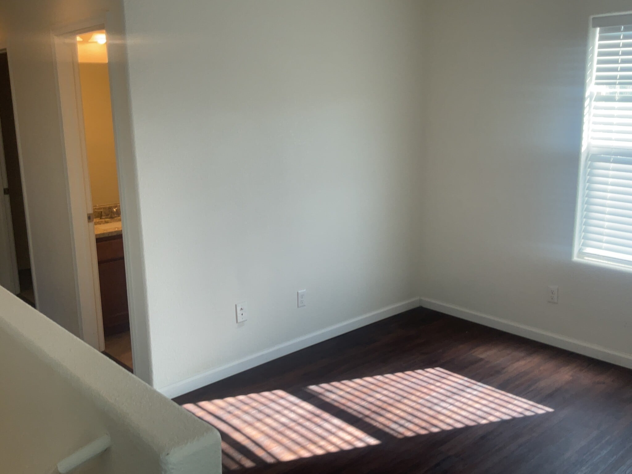 Building Photo - 1734 Lark Dr NE