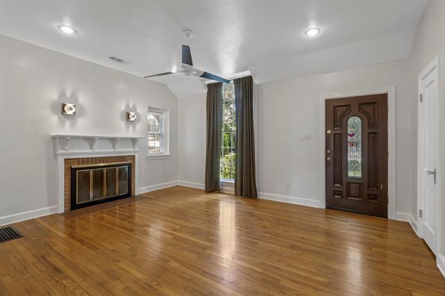 Building Photo - 307 Circle Dr