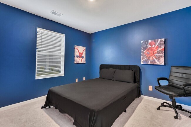 Building Photo - 4 Bed, 2 Bath Gem in Park West!