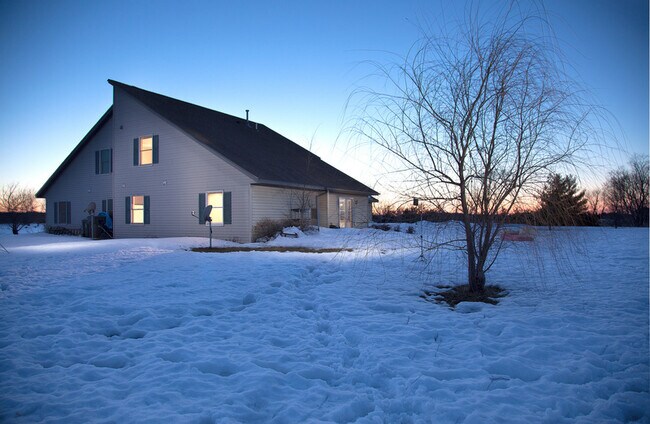 Building Photo - 760 Wilfred Rd