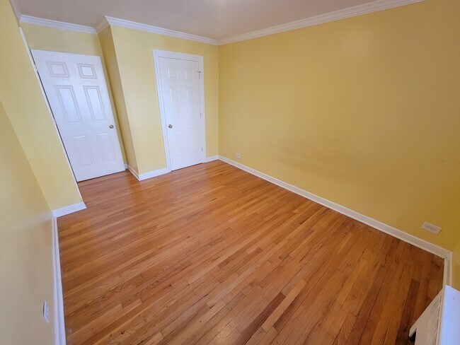 Building Photo - 2950 W Arthur Ave