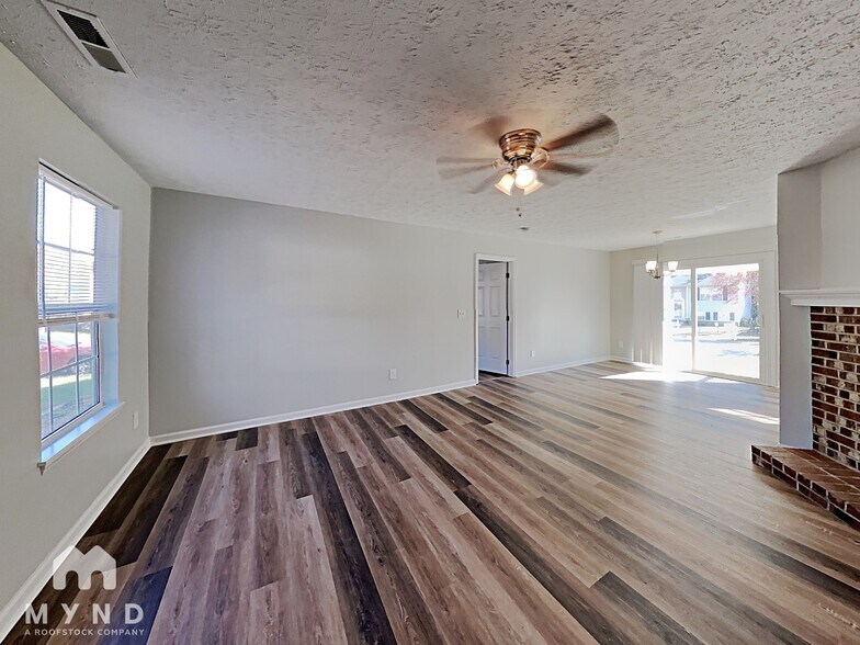 Building Photo - 1616 Elkpark Dr