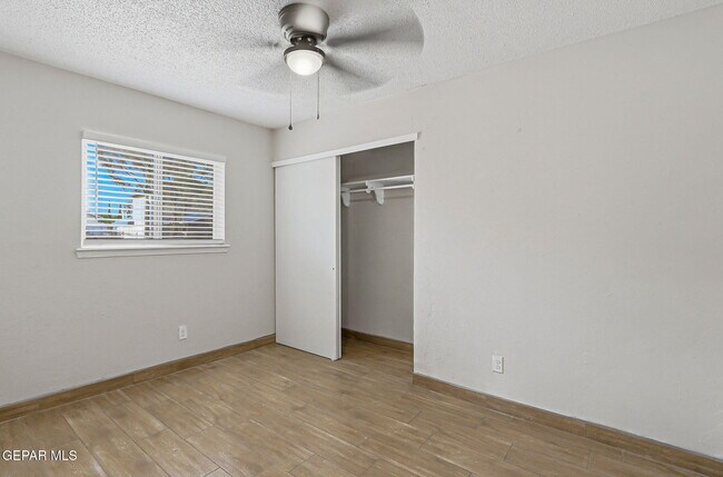 Building Photo - 2624 Lake Victoria Dr
