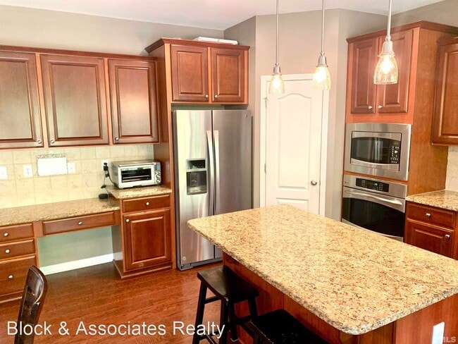 Building Photo - 5 br, 3 bath House - 1221 Hill Hollow Way