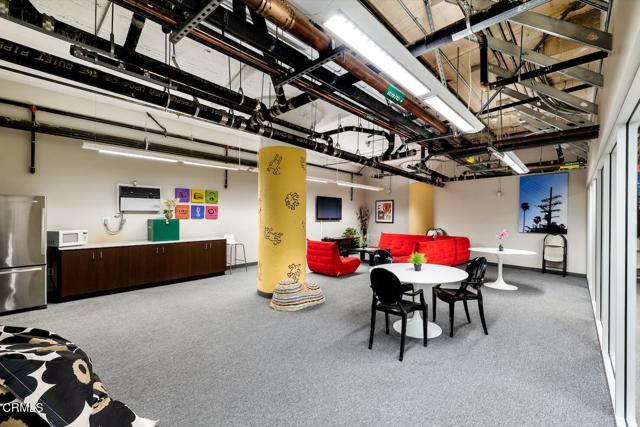 Building Photo - 200 N San Fernando Rd