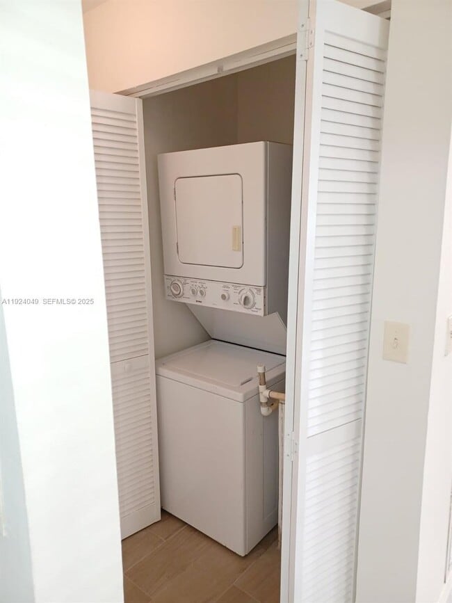 Building Photo - 2134 Cleveland St