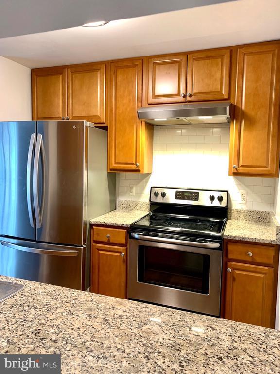 Building Photo - 102 Three Coin Way