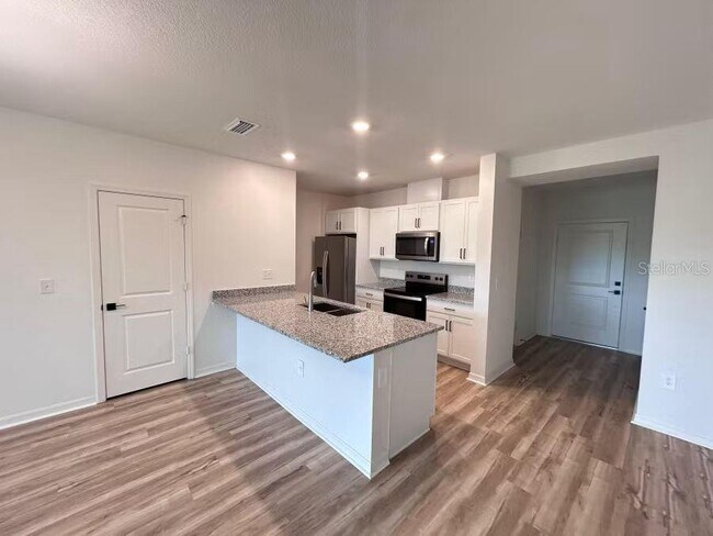 Building Photo - 746 Stoney Pointe Cir