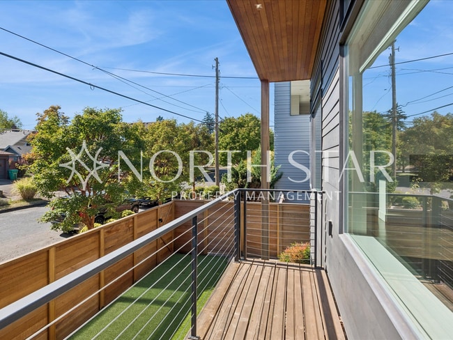 Building Photo - Contemporary Stunner in North East Portland