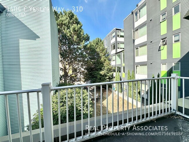 Building Photo - 1404 E Yesler Wy
