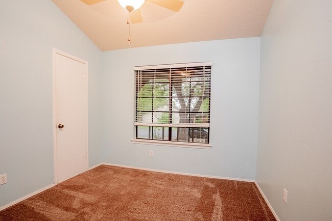 Building Photo - Spacious 3-Bedroom Single Family Home in S...