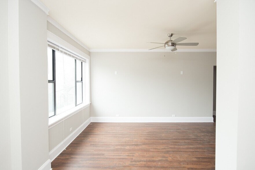 Building Photo - 817 W Lakeside Pl
