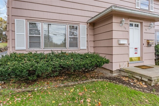 Building Photo - 16 Summit St