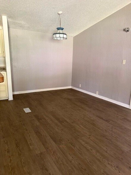 Building Photo - 4915 Apache Ln