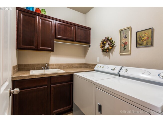 Building Photo - 59420 Oak Ridge St