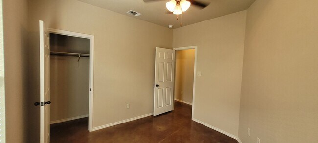Building Photo - 3 Bed-2 Bath in New Braunfels