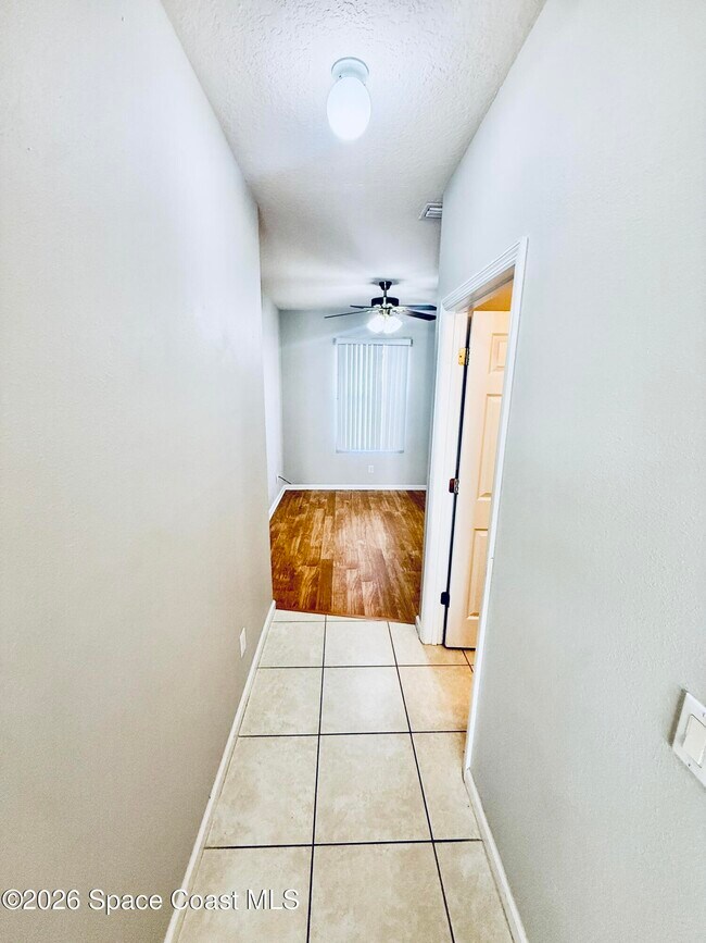 Building Photo - 402 Breckenridge Cir SE