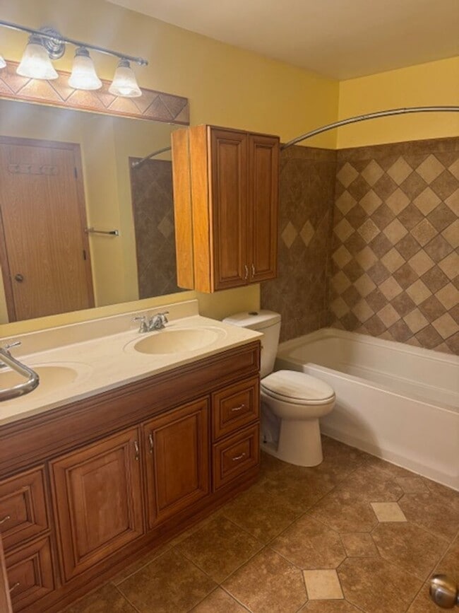 Building Photo - Beautifully Updated 3 Bed, 2 Bath, 2 Car Garage End Unit Townhome with Vaulted Ceilings