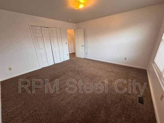 Building Photo - 498-498 W Bellflower Dr