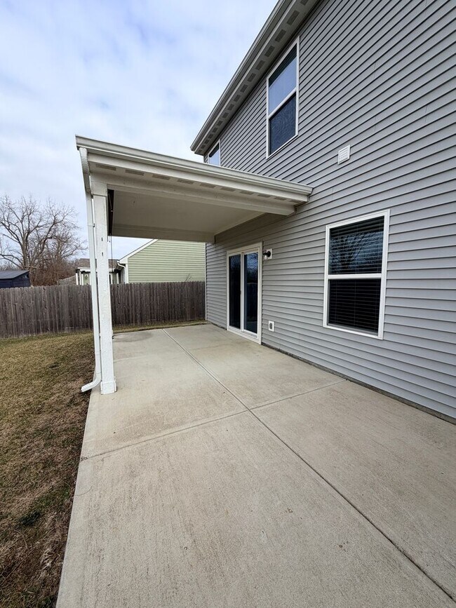 Building Photo - 1618 Woodside Cir