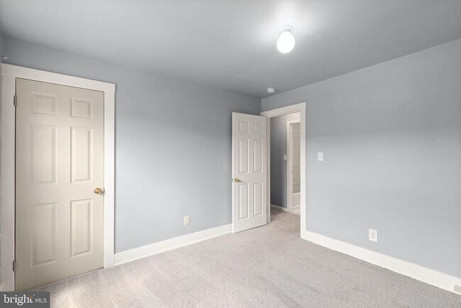 Building Photo - 6552 Parnell Ave