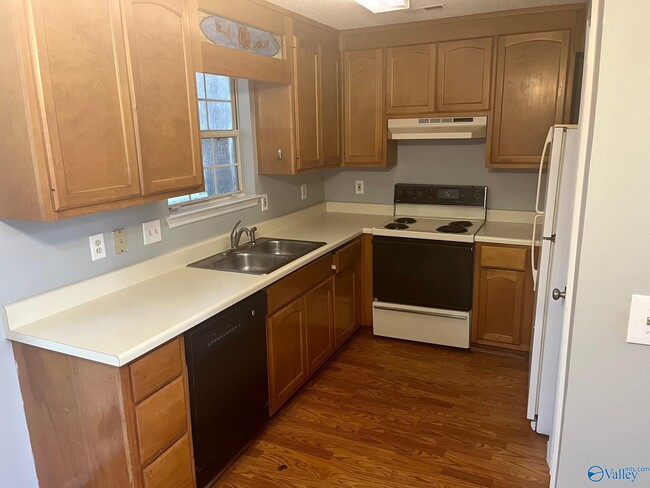 Building Photo - 2524 Autumn Ridge Dr SW