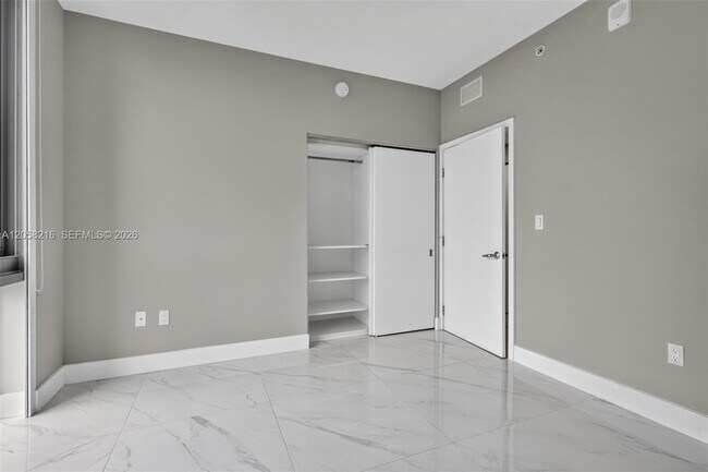 Building Photo - 16385 Biscayne Blvd