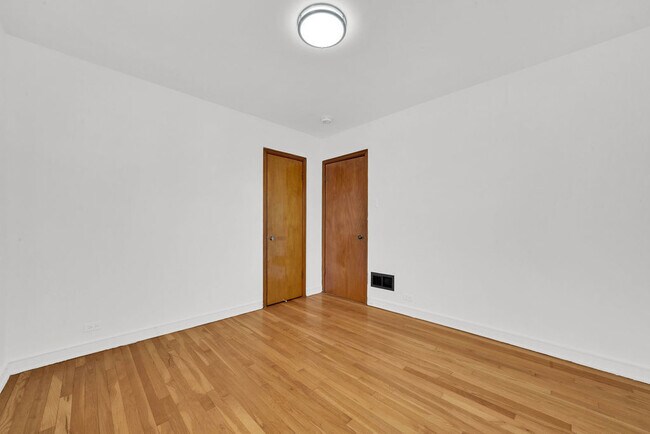Building Photo - 5527 S Mason Ave