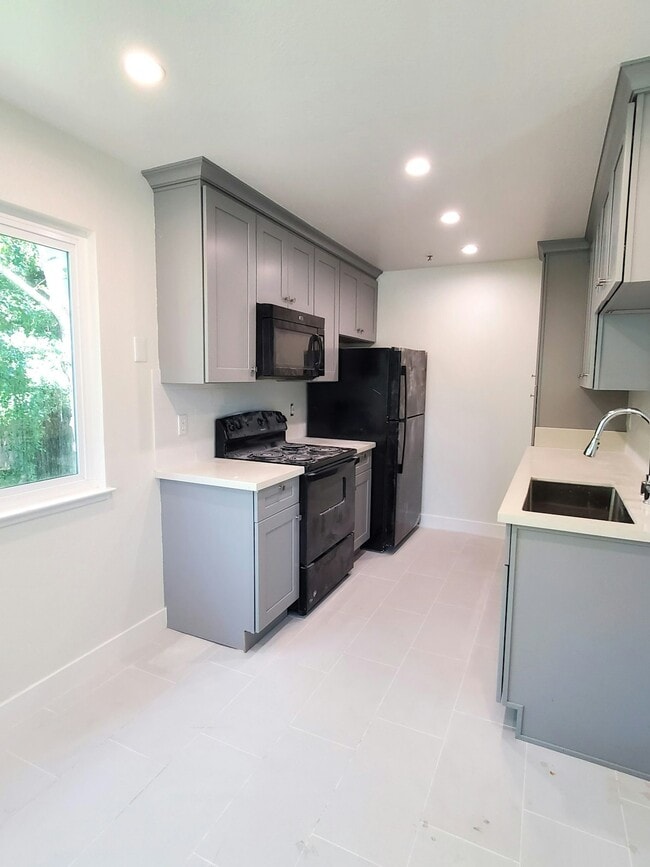 Building Photo - 37426 Parish Cir