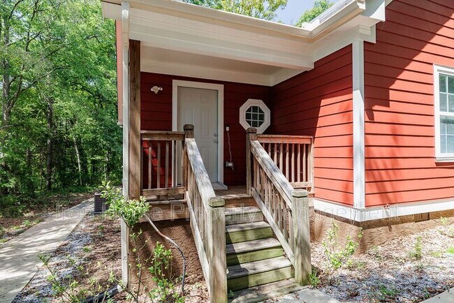 Building Photo - 205 Third Street