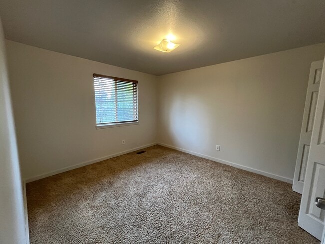 Building Photo - 362 E Elwood Ln