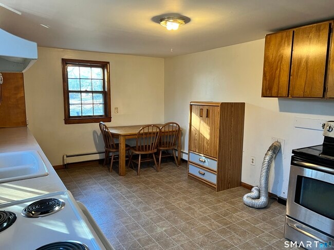 Building Photo - 40 Lanesville Rd