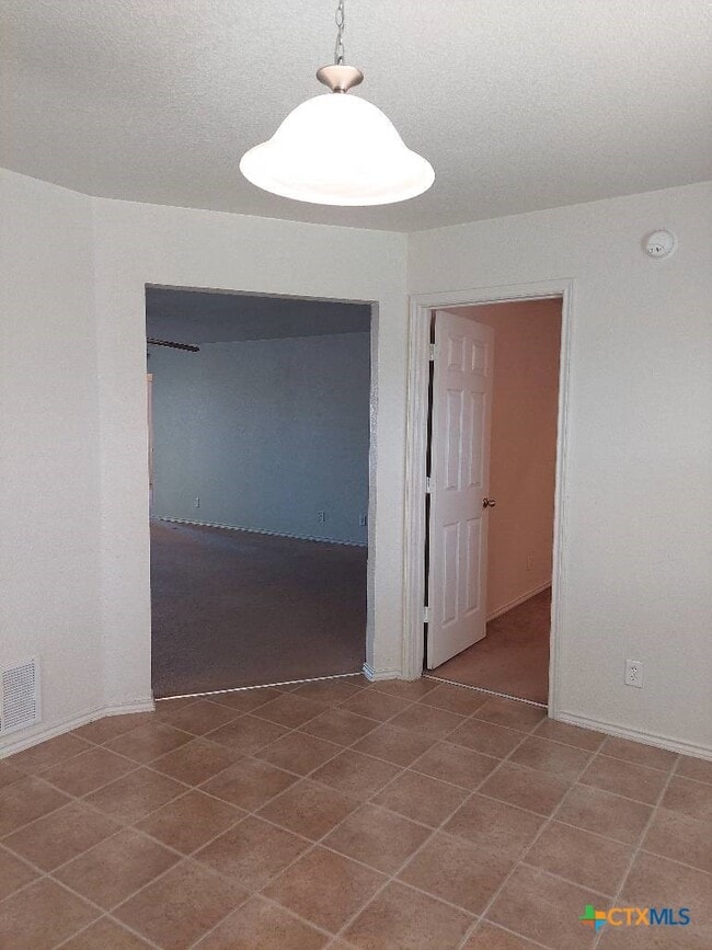 Building Photo - 3902 Bolivar Dr