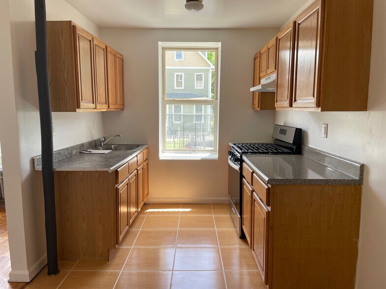 Building Photo - 10 Harvard St