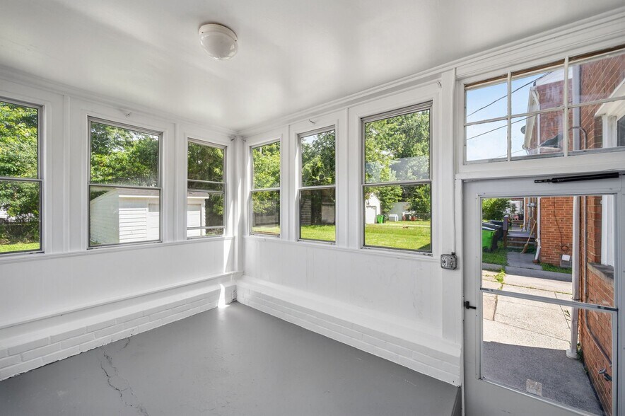 Building Photo - 253 E 250th St