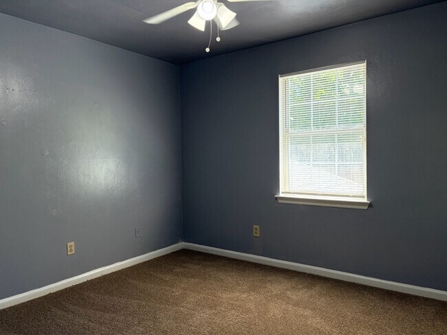 Building Photo - 902 Tomahawk Ct