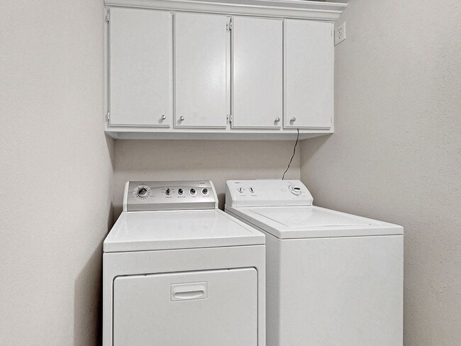 Building Photo - 1421 Western Oaks Ct