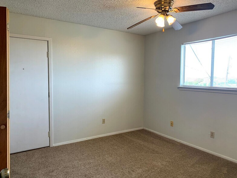 Building Photo - 907 N 7th St