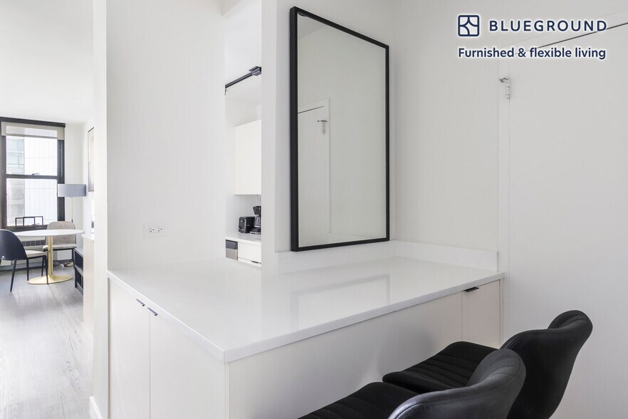 Building Photo - 21 E Chestnut St