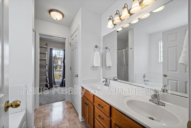 Building Photo - 674 Superior Ln